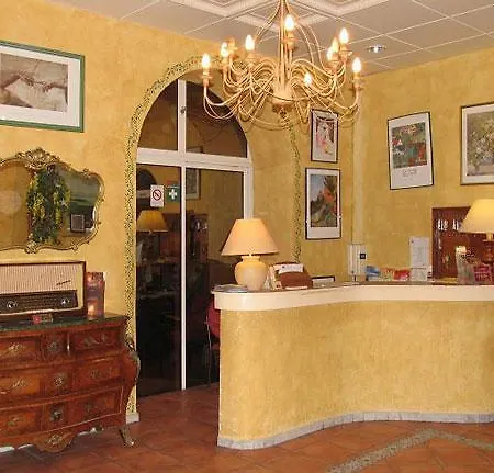Hotel De Provence 2*